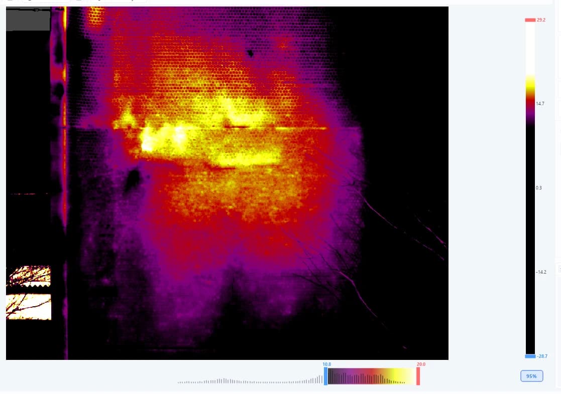 The same thermal image shown with two different display ranges